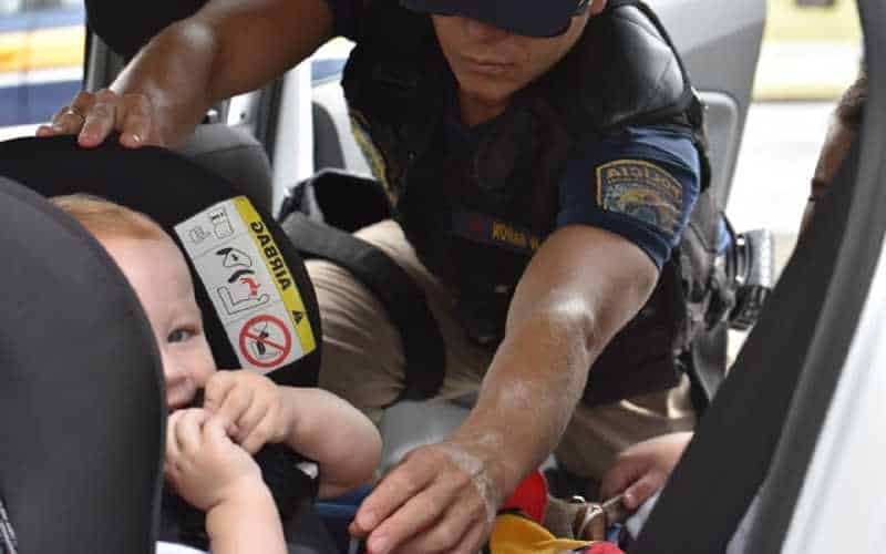 Acessórios automotivos para bebês saiba como usar cinto de segurança e bebê conforto