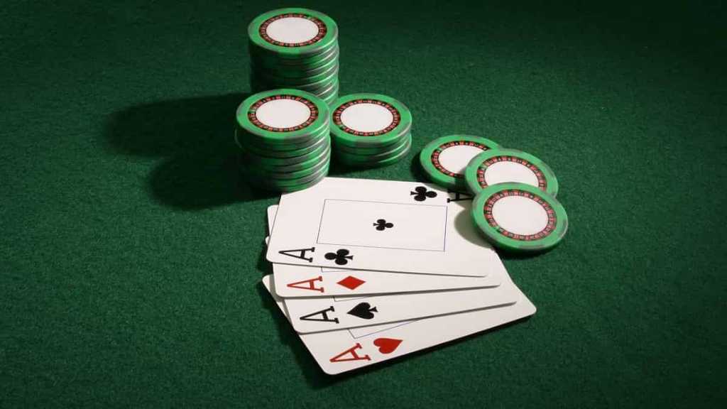 Como jogar poker