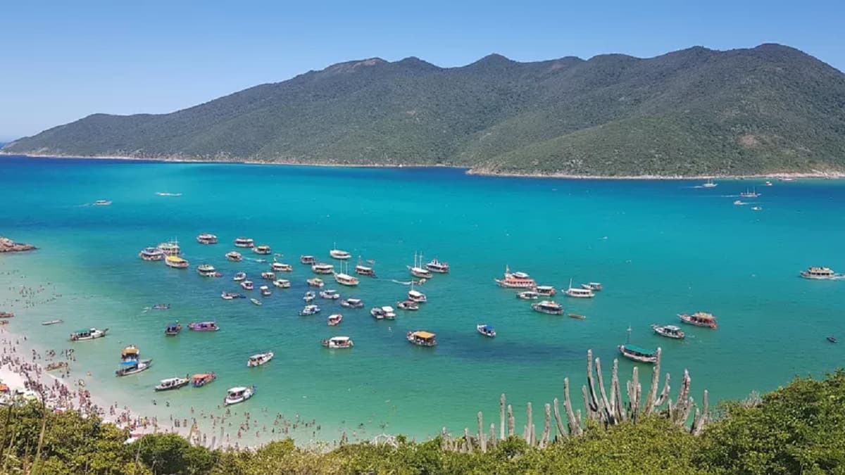 7 praias com águas cristalinas para conhecer no Brasil