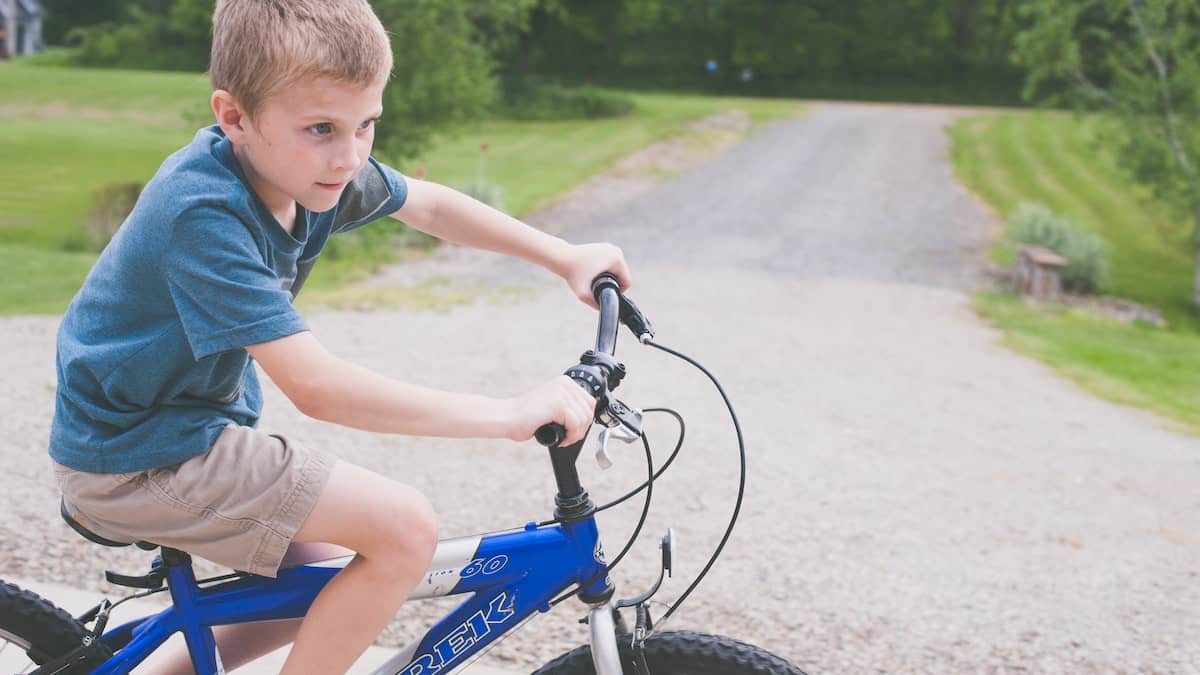 dicas para ensinar uma criança andar de bicicleta