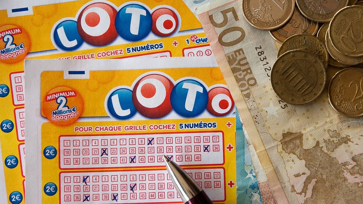 Pesquisa mostra que pessoas com menor renda pessoal têm tendência maior para apostar em loterias