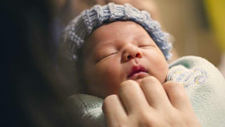 Recém-nascido Cuidados essenciais nos primeiros dias de vida
