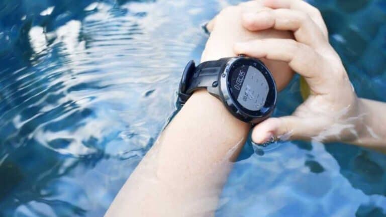 Como escolher um relógio para natação