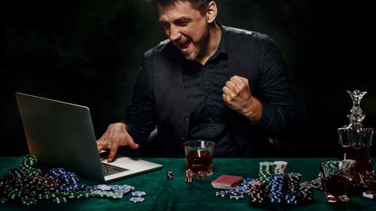 Jogando contra Diferentes Estilos de Jogadores no Poker