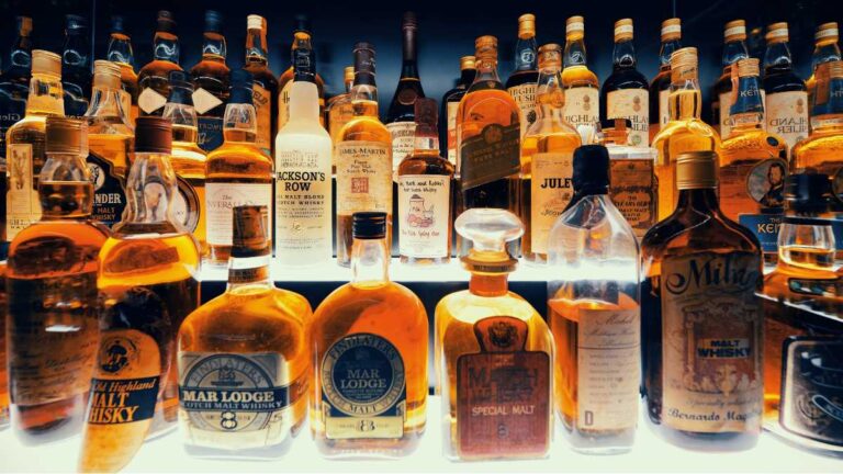 Como escolher um bom whisky: Guia essencial para iniciantes